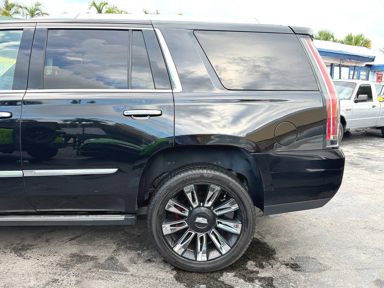 Used 2016 Cadillac Escalade Platinum AWD/4WD image 15