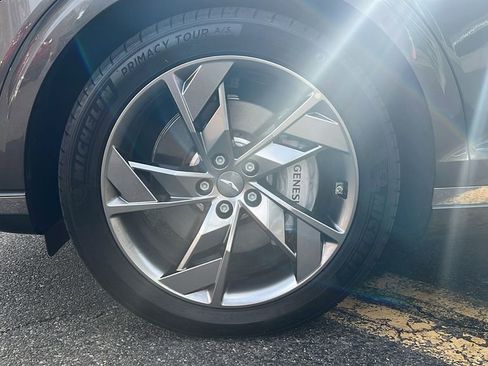 Used 2025 Genesis Electrified GV70 Advanced image 9