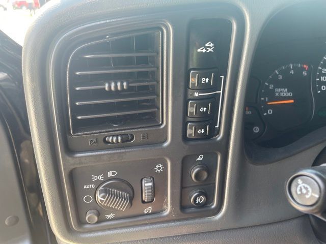 Used 2007 Chevrolet Silverado 2500 LT w/ Heavy-Duty Power Package AWD/4WD image 13