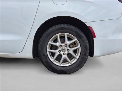 Used 2023 Chrysler Voyager LX FWD image 13