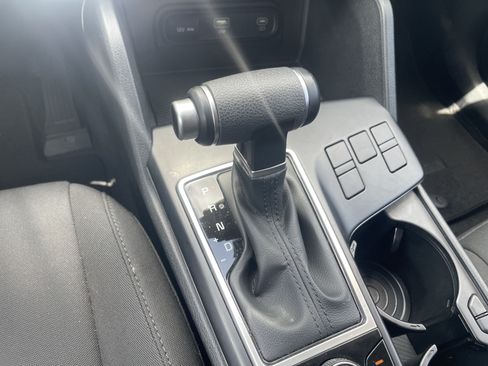 Used 2025 Kia Sportage LX FWD image 25