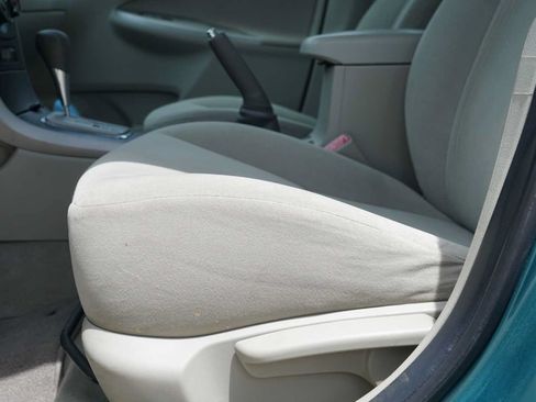 Used 2010 Toyota Corolla LE FWD image 18