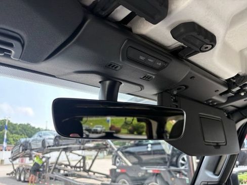 Used 2022 Jeep Wrangler Unlimited Rubicon 4xe AWD/4WD image 34