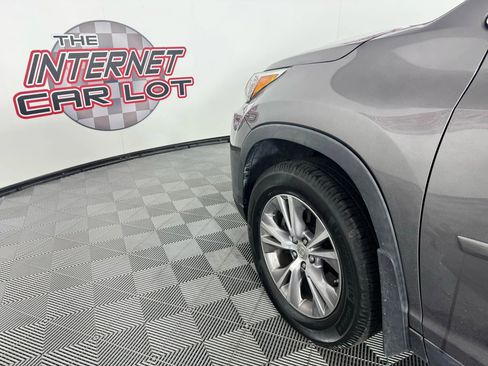 Used 2019 Toyota Highlander AWD V6 image 23