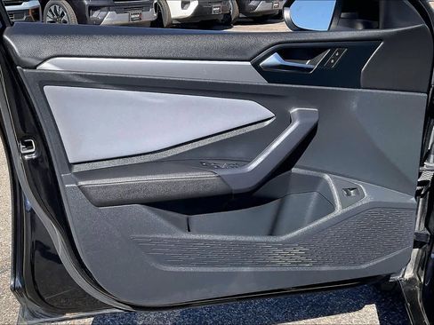 Used 2025 Volkswagen Jetta SE image 22