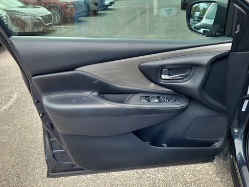 Used 2018 Nissan Murano SV FWD image 16