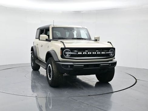 New 2025 Ford Bronco Outer Banks w/ Sasquatch Package image 5