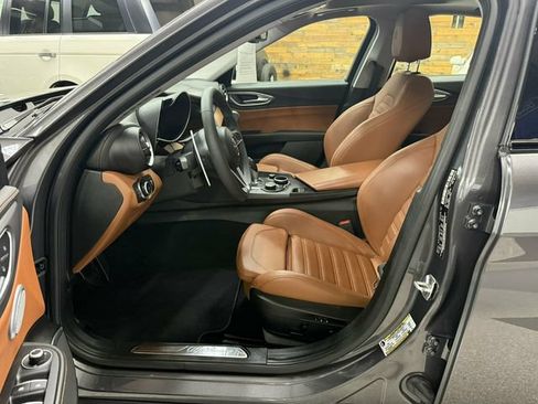 Used 2017 Alfa Romeo Giulia Ti w/ TI 19" Sport Package RWD image 20