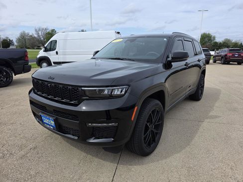 Used 2023 Jeep Grand Cherokee L Limited w/ Luxury Tech Group II image 2