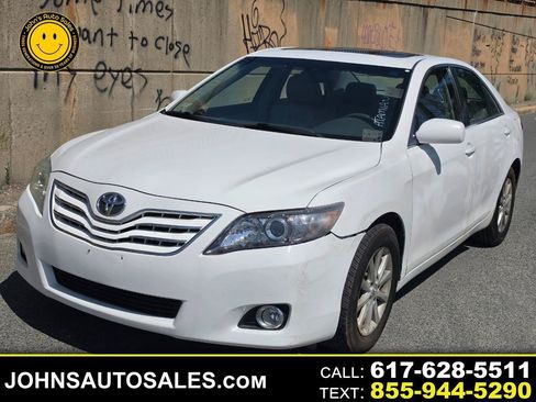 Used 2011 Toyota Camry XLE FWD image 1