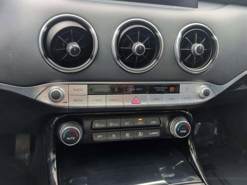 Used 2018 Kia Stinger Premium image 14