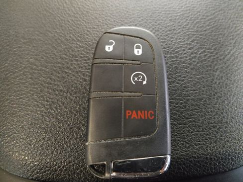 Used 2021 Jeep Renegade Latitude FWD image 32
