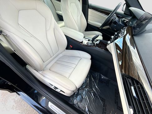 Used 2023 BMW 530i w/ Premium Package RWD image 15