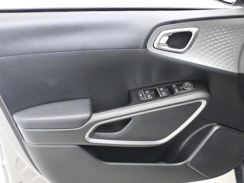 Used 2023 Kia Soul LX w/ LX Technology Package FWD image 20