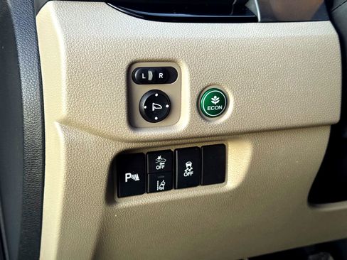 Used 2021 Honda Pilot Touring image 15