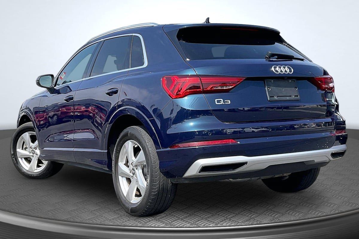 Used 2020 Audi Q3 2.0T Premium w/ Convenience Package AWD/4WD image 2