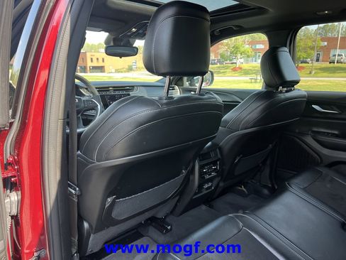 Used 2024 Jeep Grand Cherokee Altitude image 24