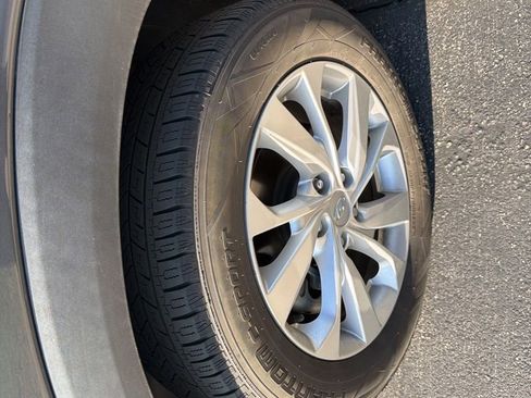 Used 2019 Hyundai Tucson SE w/ Cargo Package FWD image 2