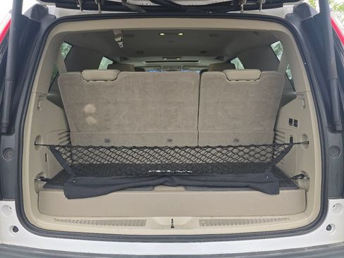 Used 2017 Cadillac Escalade Luxury AWD/4WD image 18