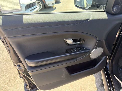 Used 2018 Land Rover Range Rover Evoque SE AWD/4WD image 9