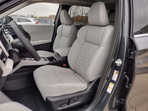 New 2025 Mitsubishi Outlander SEL image 8