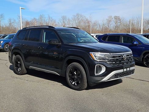 New 2026 Volkswagen Atlas Peak Edition AWD/4WD image 2