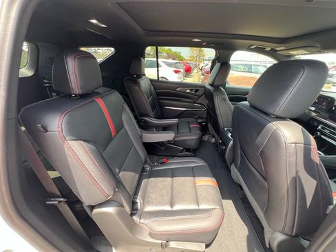 Used 2024 Chevrolet Traverse RS AWD/4WD image 28