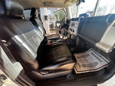 Used 2014 Toyota FJ Cruiser 4WD image 12