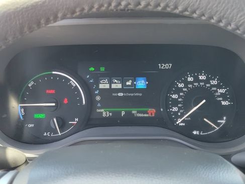 Used 2025 Toyota Sienna XLE w/ XLE Plus Package FWD image 9