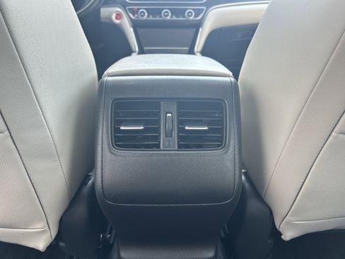 Used 2018 Honda Accord Touring image 28