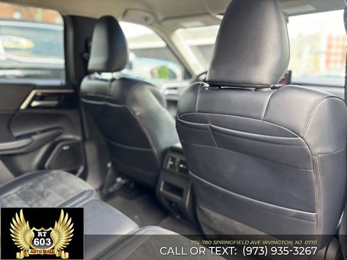 Used 2025 Mitsubishi Outlander SE AWD/4WD image 11