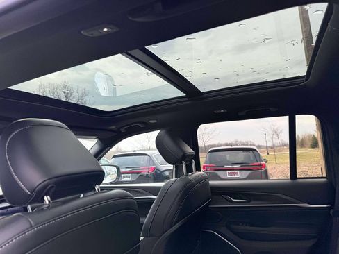 New 2026 Jeep Grand Cherokee Limited AWD/4WD image 11