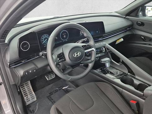 Certified 2025 Hyundai Elantra SEL FWD image 10