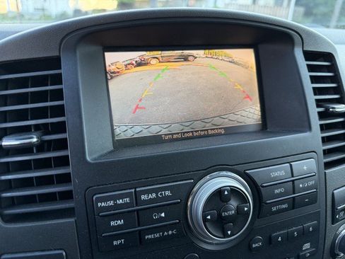 Used 2012 Nissan Pathfinder Silver AWD/4WD image 21