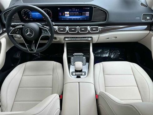 Used 2025 Mercedes-Benz GLS 450 4MATIC image 16
