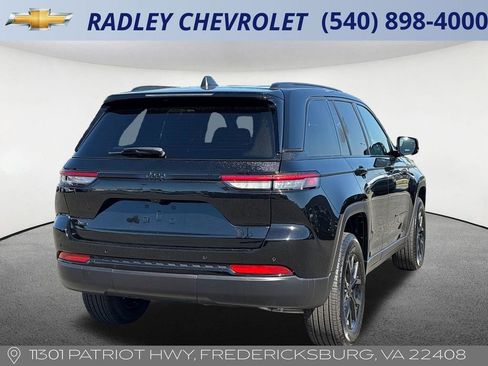 Used 2025 Jeep Grand Cherokee Altitude AWD/4WD image 20