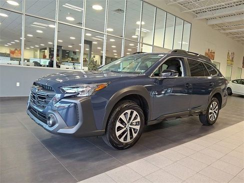 Certified 2025 Subaru Outback Premium image 3