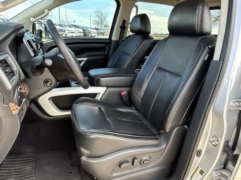 Used 2017 Nissan Titan SL image 18