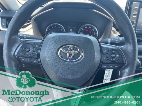 Used 2021 Toyota RAV4 LE AWD/4WD image 15