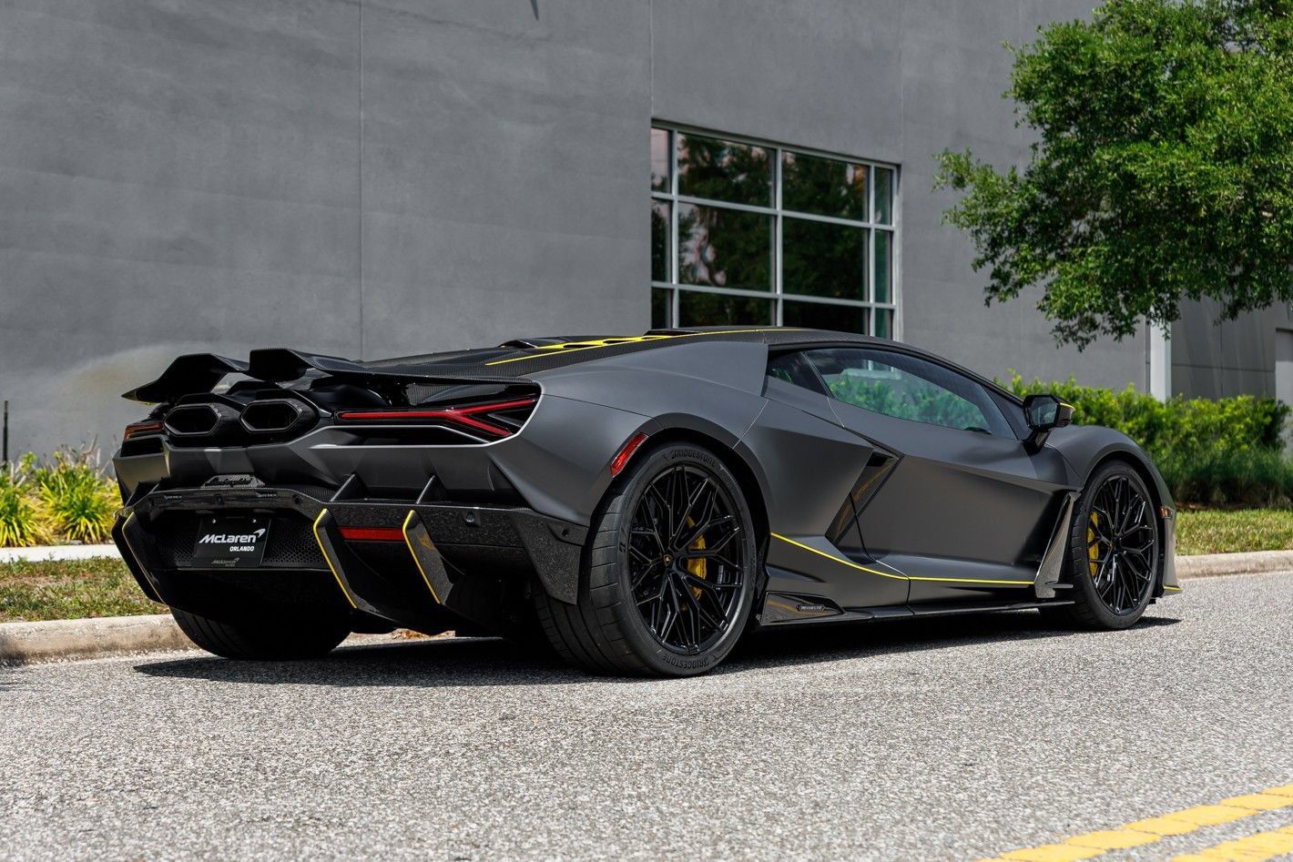 Used 2025 Lamborghini Revuelto AWD/4WD image 13