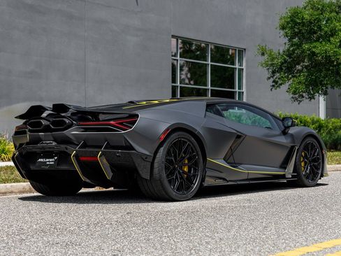 Used 2025 Lamborghini Revuelto AWD/4WD image 13
