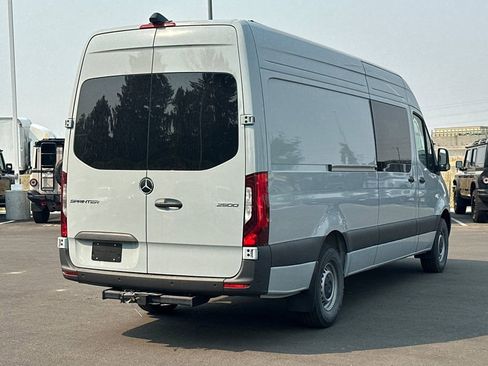 Used 2024 Mercedes-Benz Sprinter 2500 image 5