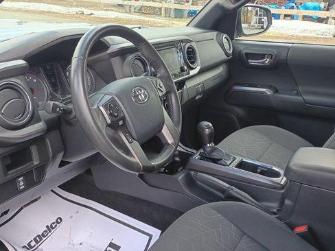 Used 2017 Toyota Tacoma TRD Sport w/ Premium & Technology Package AWD/4WD image 11