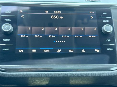Used 2022 Volkswagen Tiguan SE FWD image 12