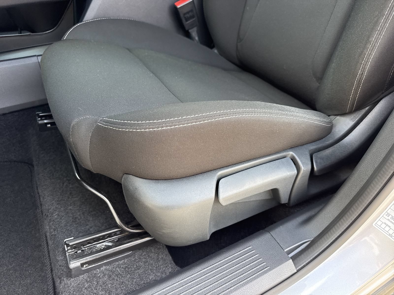 Used 2025 Nissan Rogue S FWD image 17