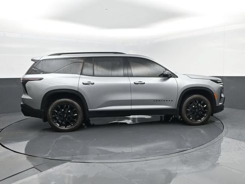 Used 2026 Chevrolet Traverse LT w/ Midnight/Sport Edition AWD/4WD image 4