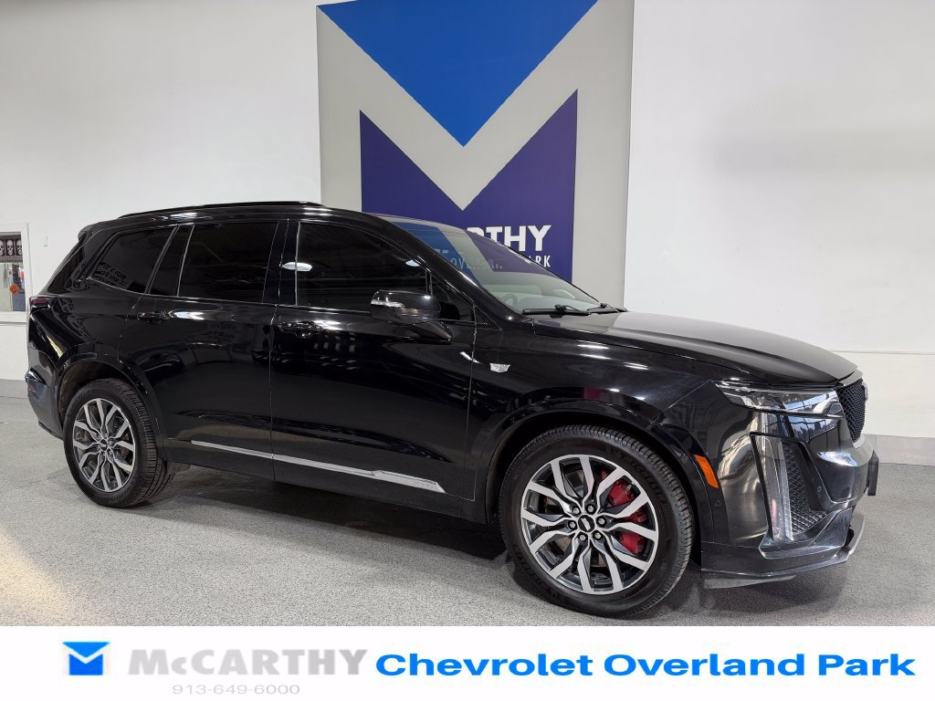 Used 2022 Cadillac XT6 Sport w/ Platinum Package AWD/4WD image 3