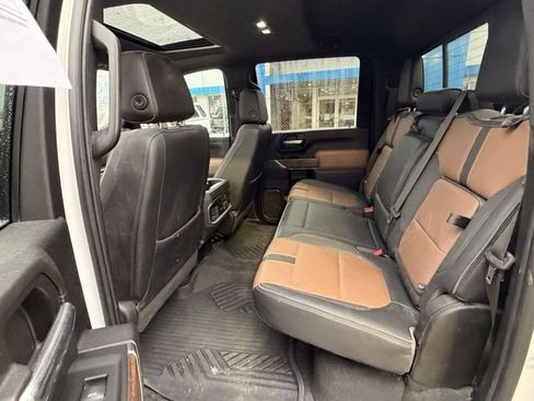 Used 2023 Chevrolet Silverado 2500 High Country w/ Technology Package image 10