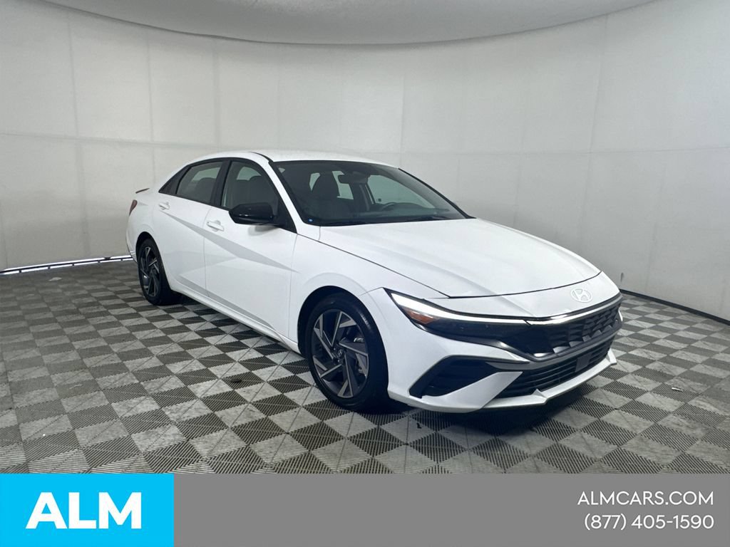 Used 2025 Hyundai Elantra Sport FWD image 3