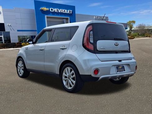 Used 2018 Kia Soul + FWD image 18